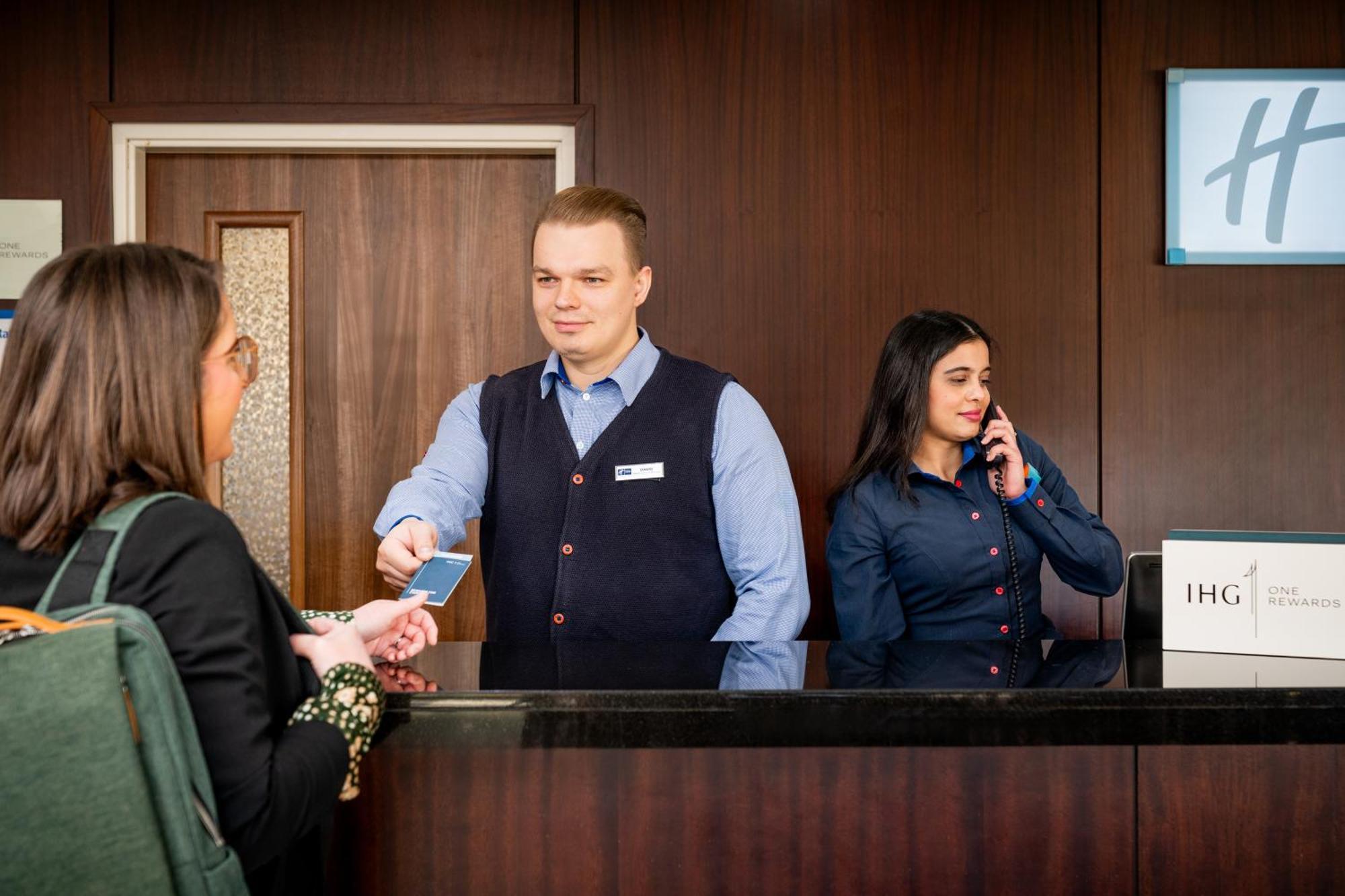 Holiday Inn Express Cambridge Duxford M11 Jct 10 By Ihg Zewnętrze zdjęcie
