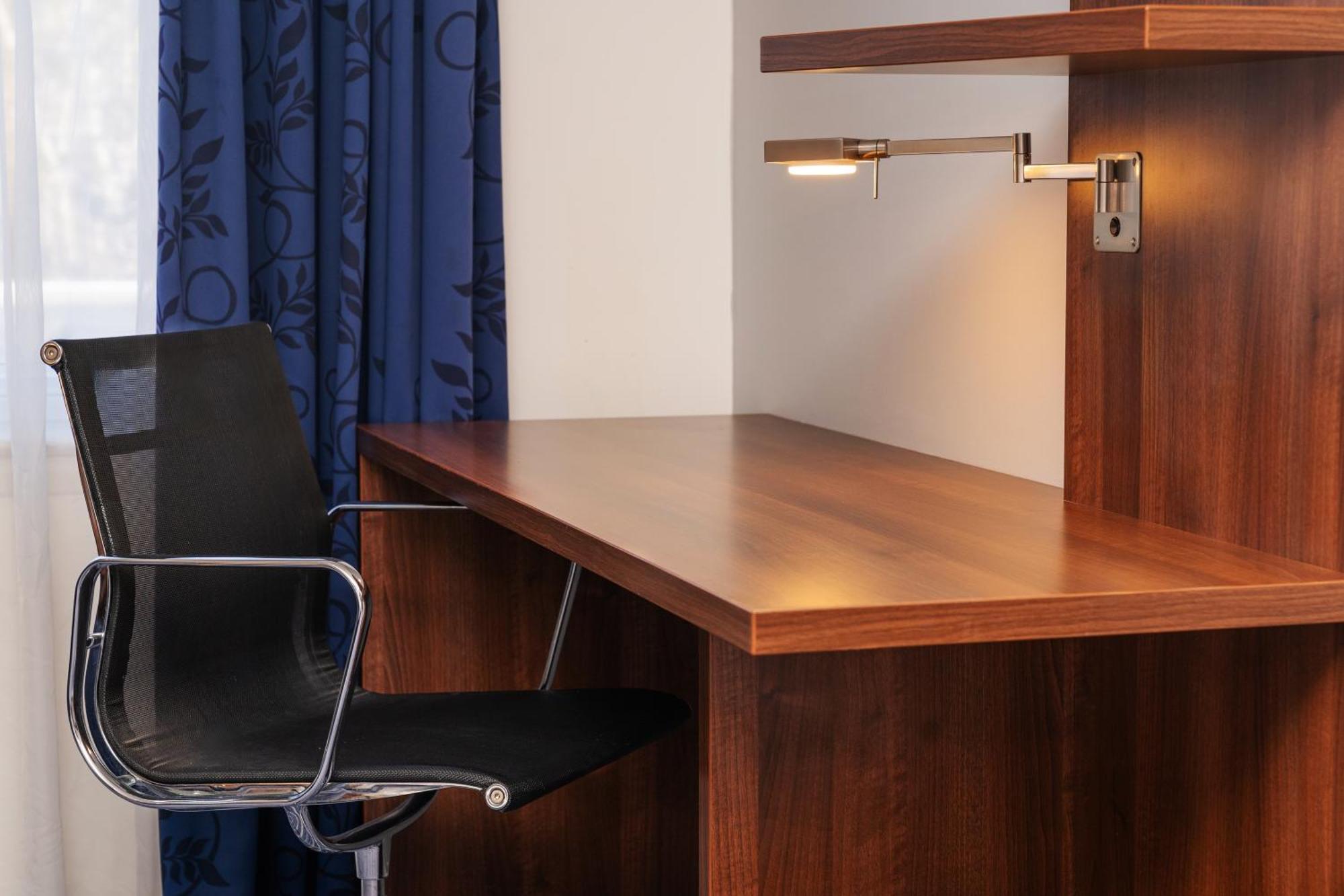 Holiday Inn Express Cambridge Duxford M11 Jct 10 By Ihg Zewnętrze zdjęcie
