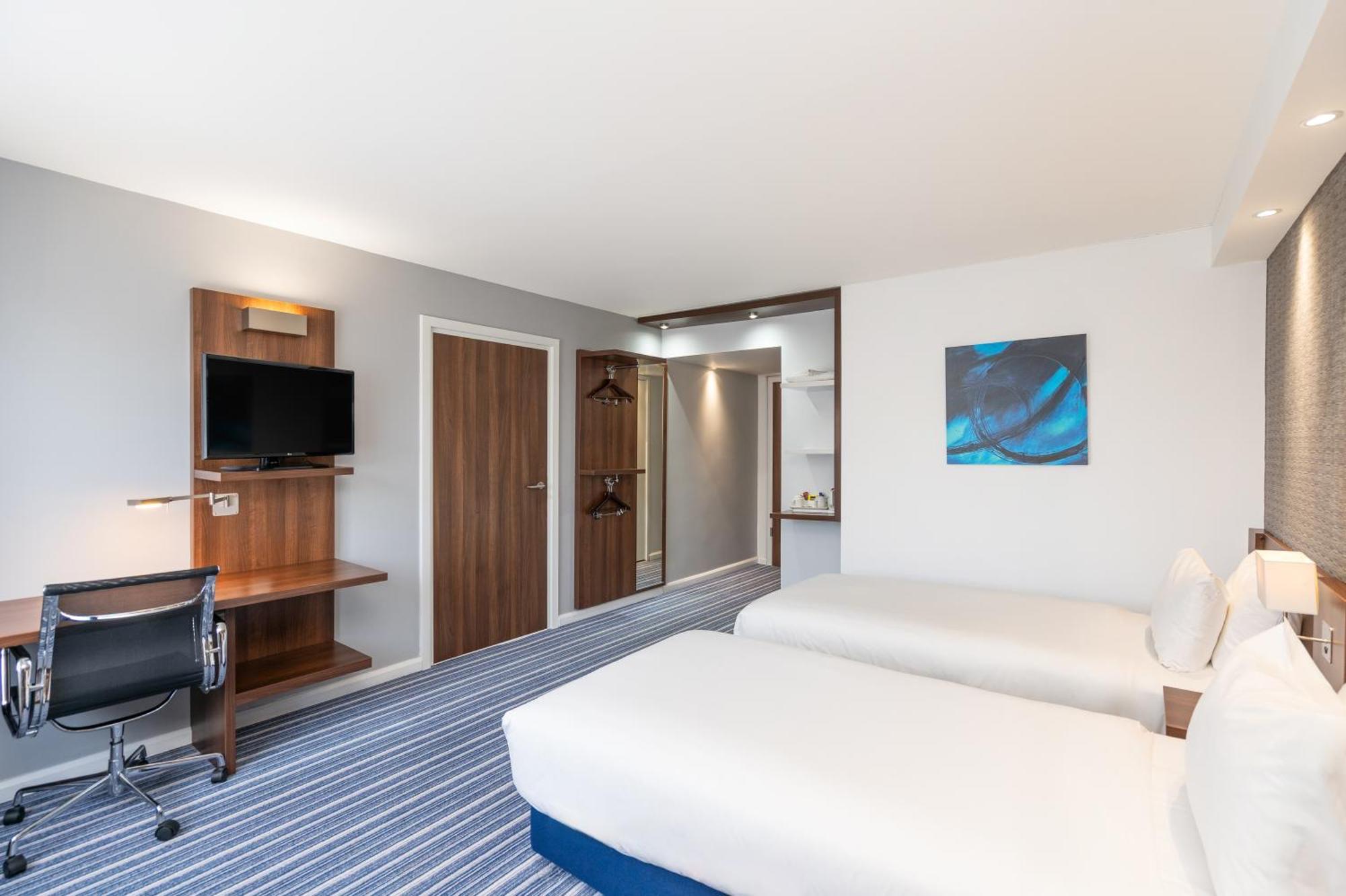 Holiday Inn Express Cambridge Duxford M11 Jct 10 By Ihg Zewnętrze zdjęcie