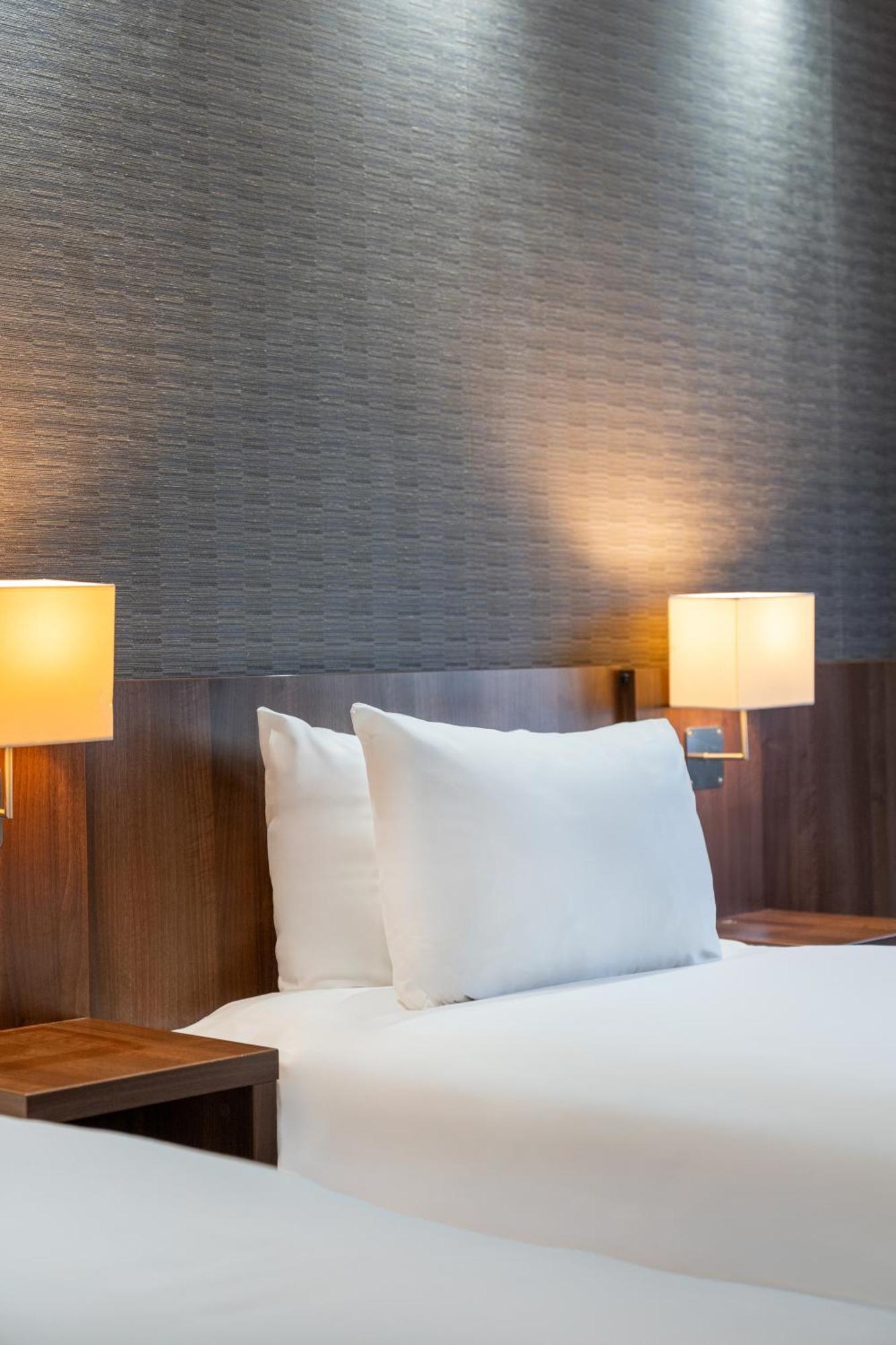 Holiday Inn Express Cambridge Duxford M11 Jct 10 By Ihg Zewnętrze zdjęcie