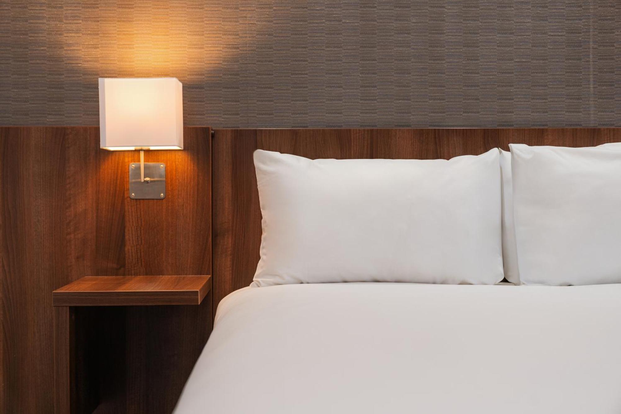 Holiday Inn Express Cambridge Duxford M11 Jct 10 By Ihg Zewnętrze zdjęcie