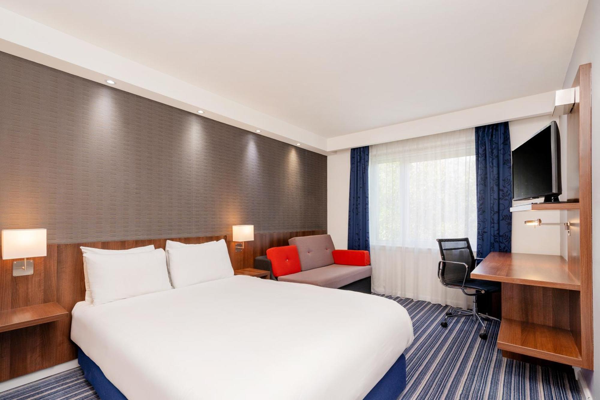 Holiday Inn Express Cambridge Duxford M11 Jct 10 By Ihg Zewnętrze zdjęcie