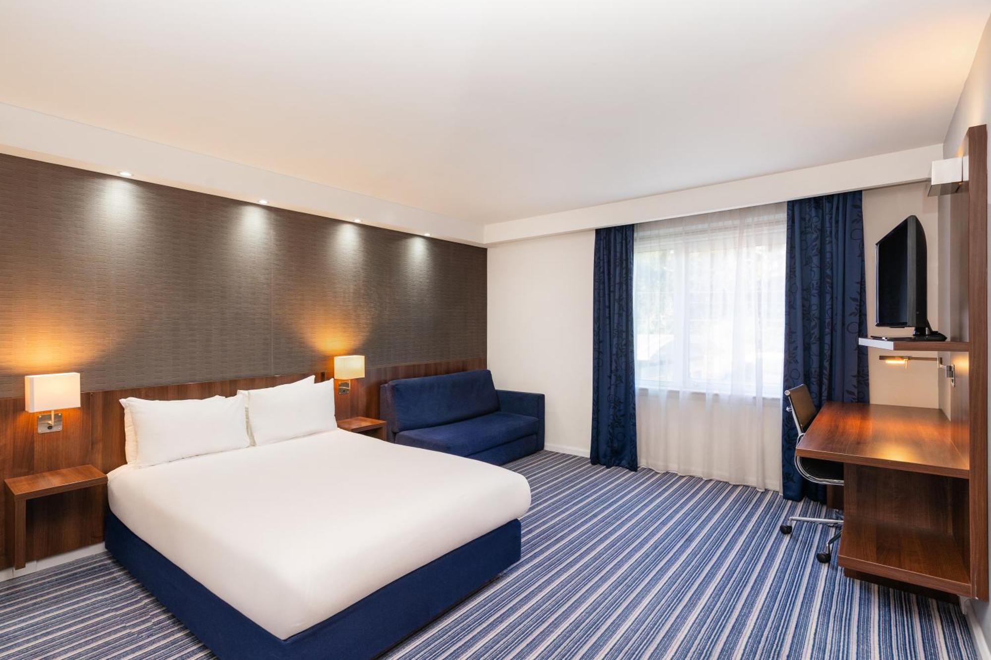 Holiday Inn Express Cambridge Duxford M11 Jct 10 By Ihg Zewnętrze zdjęcie